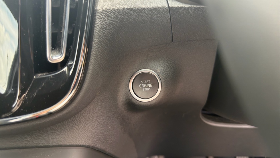 Volvo XC40 2.0 B3P Core 5dr Auto Petrol Estate - Image 27