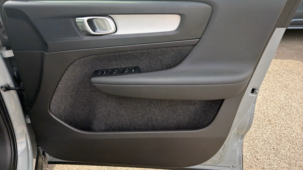 Volvo XC40 2.0 B3P Core 5dr Auto Petrol Estate - Image 29