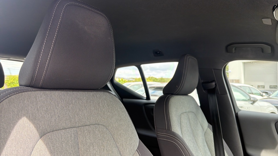 Volvo XC40 2.0 B3P Core 5dr Auto Petrol Estate - Image 31