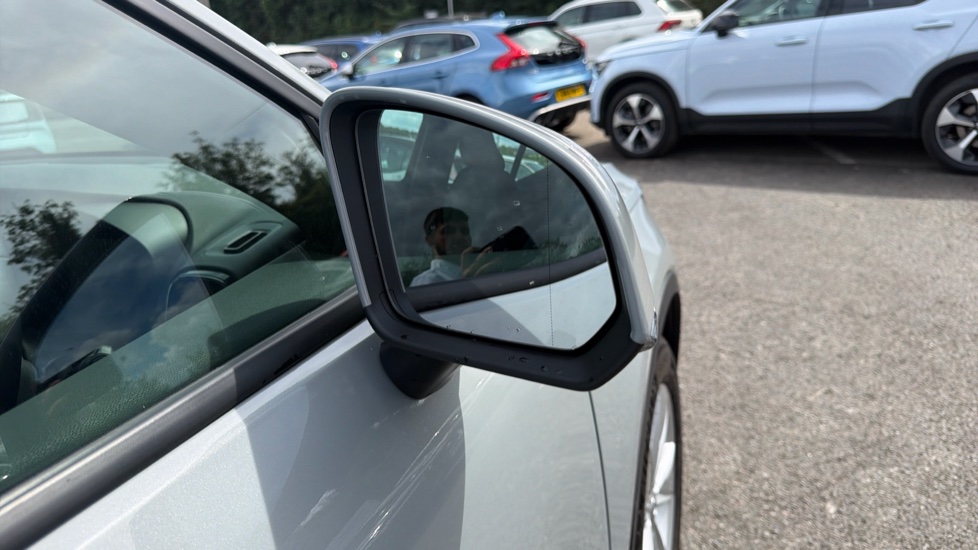 Volvo XC40 2.0 B3P Core 5dr Auto Petrol Estate - Image 32