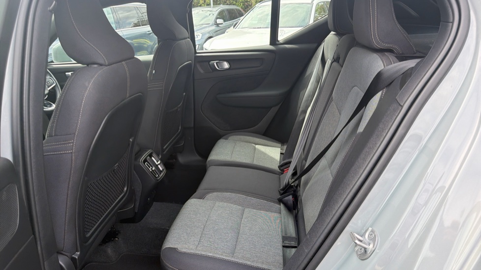 Volvo XC40 2.0 B3P Core 5dr Auto Petrol Estate - Image 33