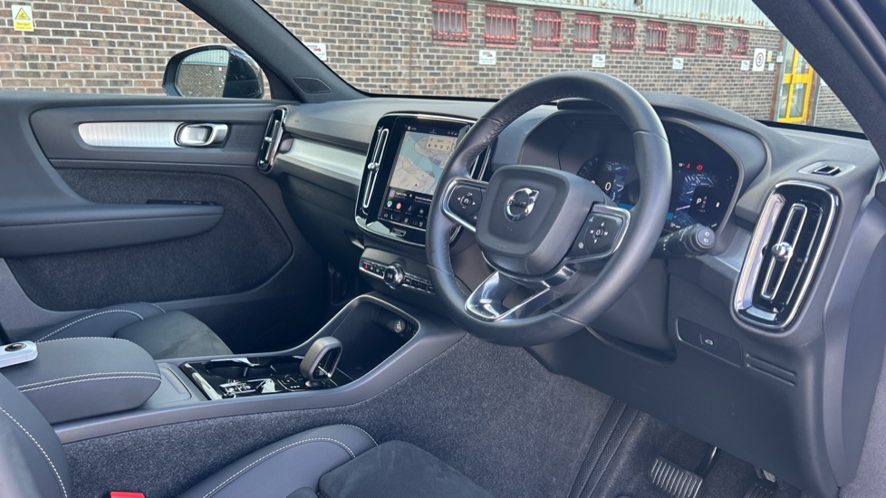 Volvo XC40 2.0 B3P Plus Black Edition 5dr Auto Petrol Estate - Image 4