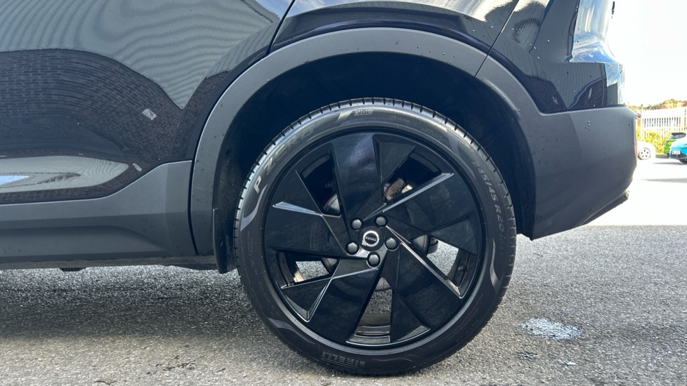 Volvo XC40 2.0 B3P Plus Black Edition 5dr Auto Petrol Estate - Image 9