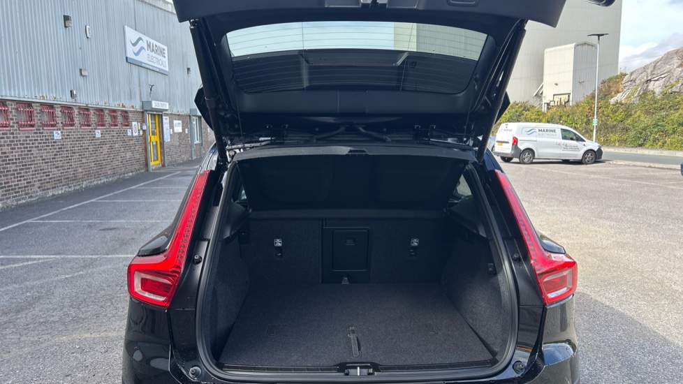Volvo XC40 2.0 B3P Plus Black Edition 5dr Auto Petrol Estate - Image 13