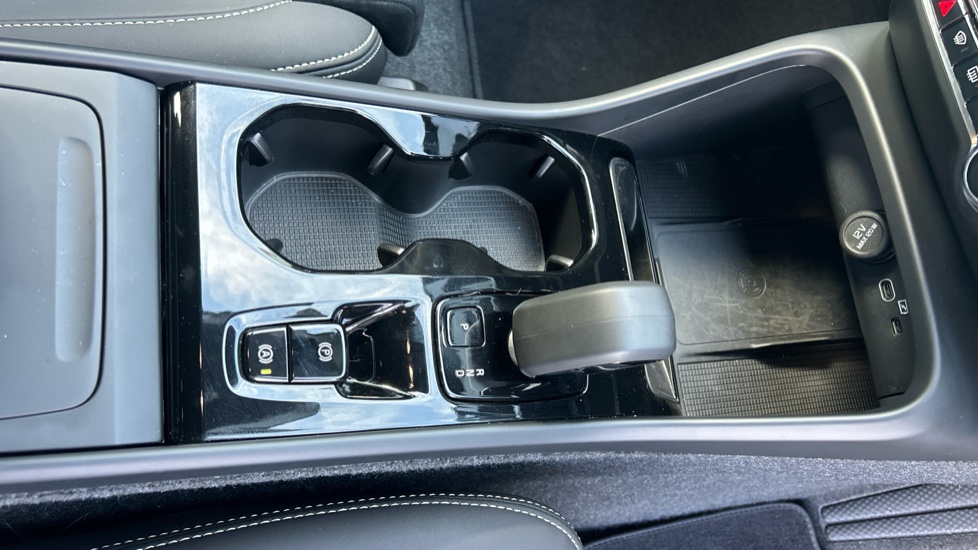 Volvo XC40 2.0 B3P Plus Black Edition 5dr Auto Petrol Estate - Image 24