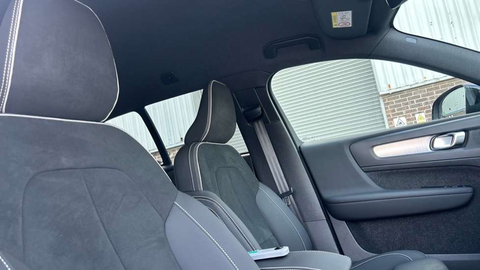 Volvo XC40 2.0 B3P Plus Black Edition 5dr Auto Petrol Estate - Image 28