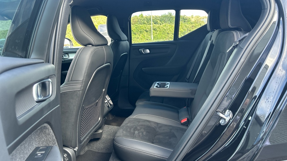Volvo XC40 2.0 B3P Plus Black Edition 5dr Auto Petrol Estate - Image 30