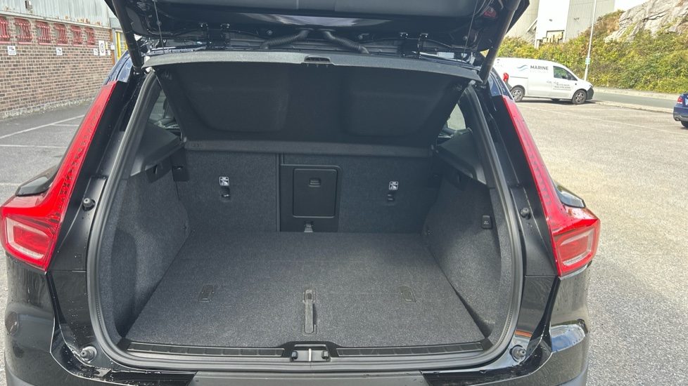 Volvo XC40 2.0 B3P Plus Black Edition 5dr Auto Petrol Estate - Image 39