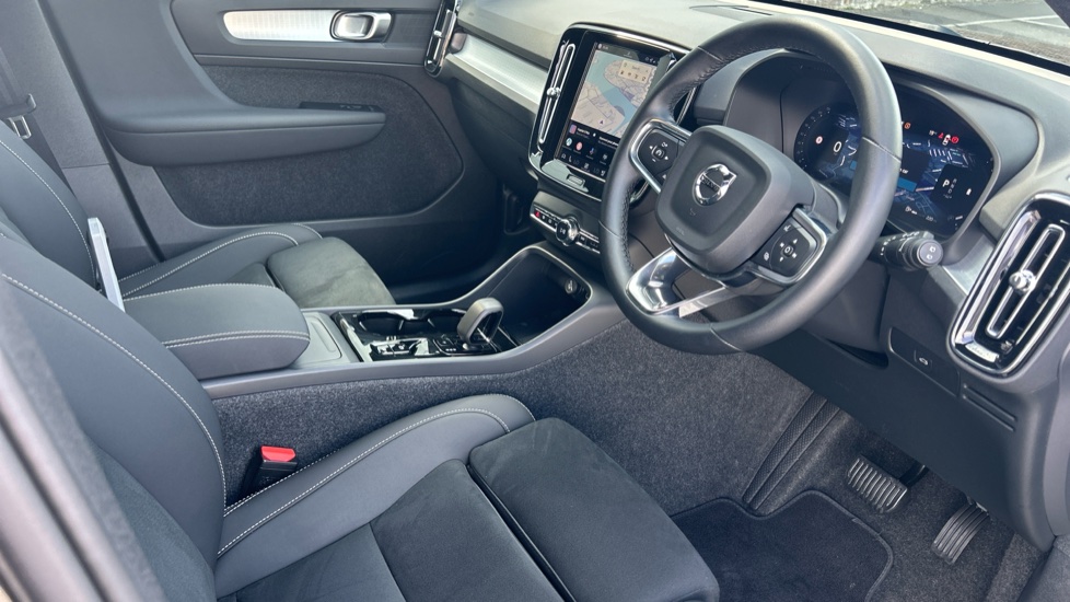 Volvo XC40 2.0 B3P Plus Black Edition 5dr Auto Petrol Estate - Image 45