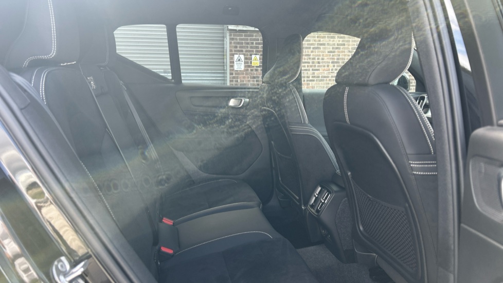 Volvo XC40 2.0 B3P Plus Black Edition 5dr Auto Petrol Estate - Image 46