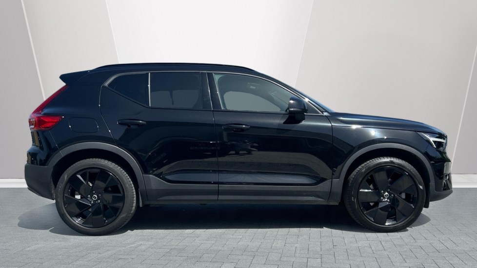 Volvo XC40 2.0 B3P Plus Black Edition 5dr Auto Petrol Estate - Image 3