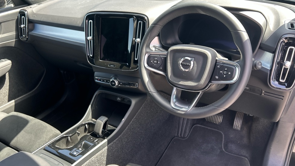 Volvo XC40 2.0 B3P Plus Black Edition 5dr Auto Petrol Estate - Image 4