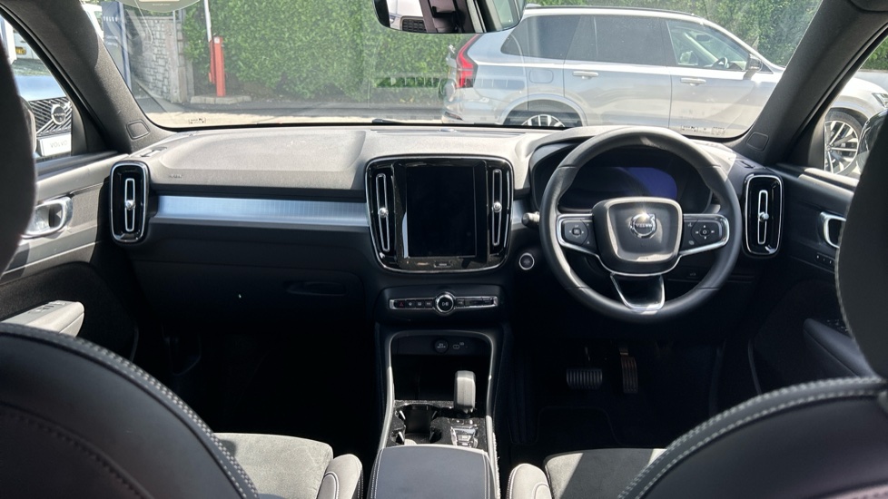 Volvo XC40 2.0 B3P Plus Black Edition 5dr Auto Petrol Estate - Image 5