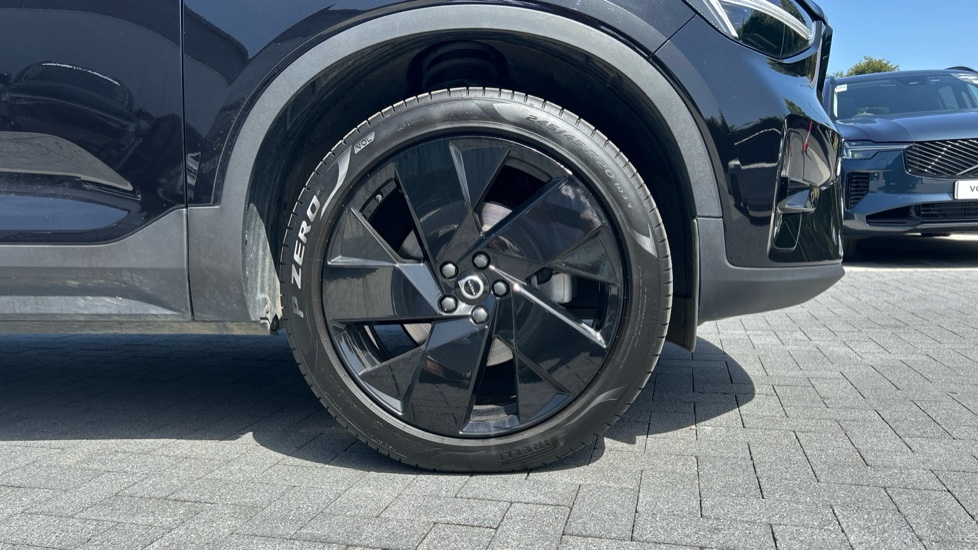 Volvo XC40 2.0 B3P Plus Black Edition 5dr Auto Petrol Estate - Image 9