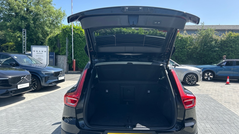 Volvo XC40 2.0 B3P Plus Black Edition 5dr Auto Petrol Estate - Image 13