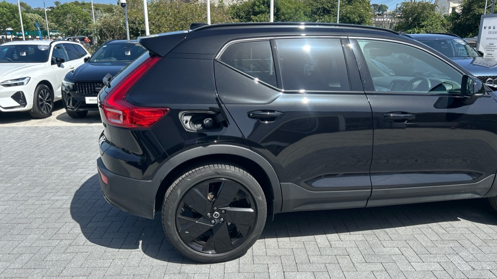 Volvo XC40 2.0 B3P Plus Black Edition 5dr Auto Petrol Estate - Image 15