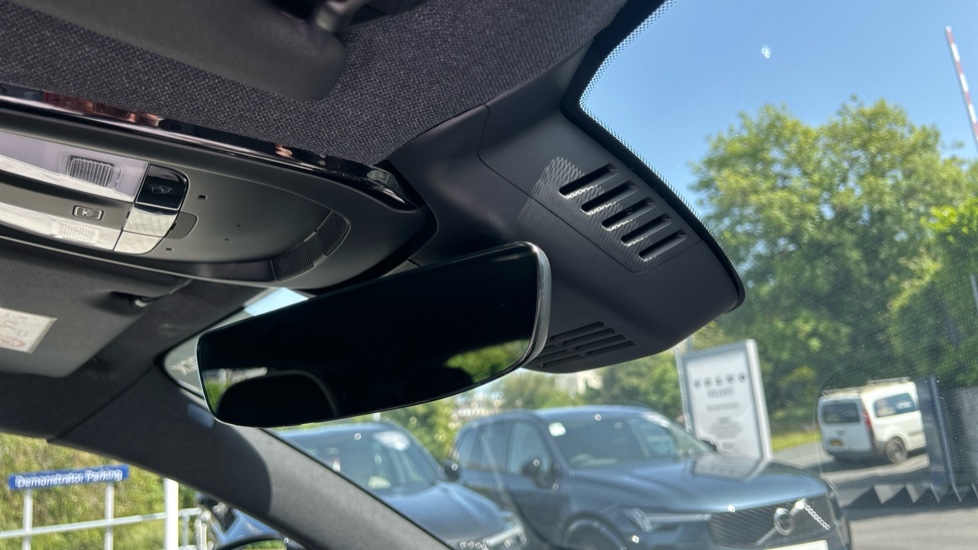 Volvo XC40 2.0 B3P Plus Black Edition 5dr Auto Petrol Estate - Image 24