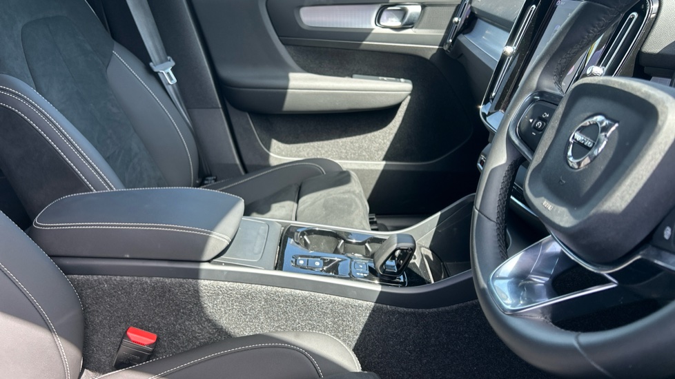 Volvo XC40 2.0 B3P Plus Black Edition 5dr Auto Petrol Estate - Image 30