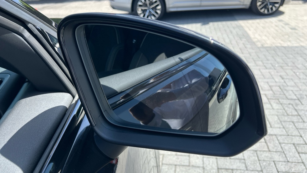 Volvo XC40 2.0 B3P Plus Black Edition 5dr Auto Petrol Estate - Image 31
