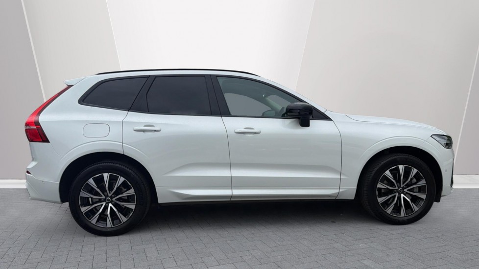 Volvo XC60 2.0 B5P Plus Dark 5dr AWD Geartronic Petrol Estate - Image 3