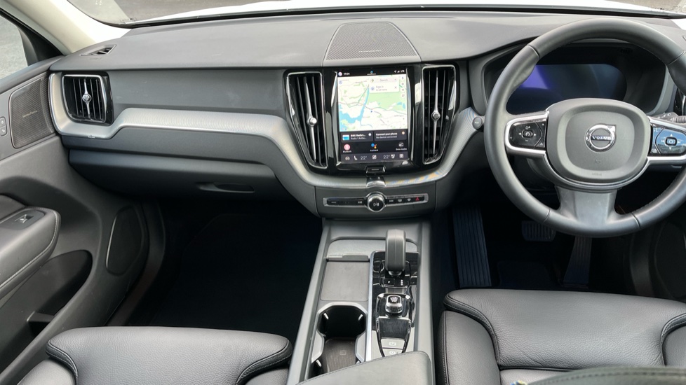 Volvo XC60 2.0 B5P Plus Dark 5dr AWD Geartronic Petrol Estate - Image 5