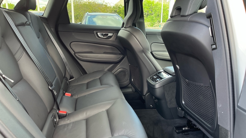 Volvo XC60 2.0 B5P Plus Dark 5dr AWD Geartronic Petrol Estate - Image 6