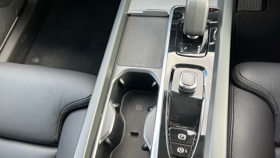 Volvo XC60 2.0 B5P Plus Dark 5dr AWD Geartronic Petrol Estate - Image 22