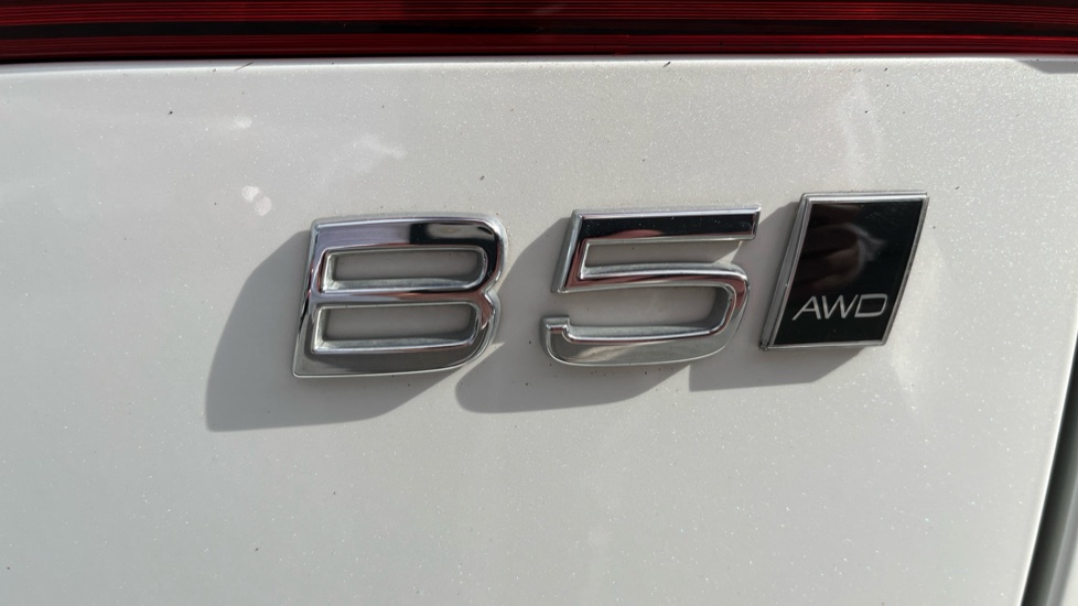 Volvo XC60 2.0 B5P Plus Dark 5dr AWD Geartronic Petrol Estate - Image 38