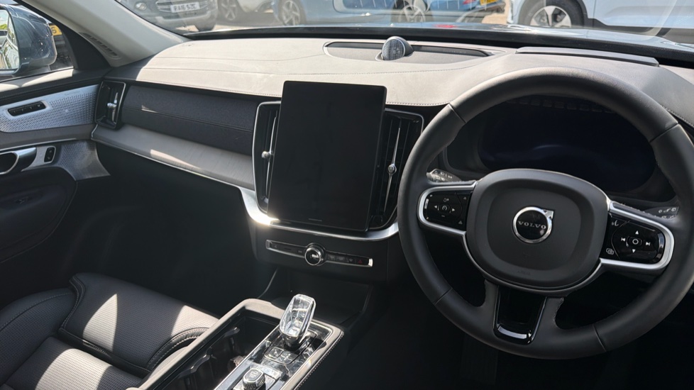 Volvo XC90 2.0 T8 PHEV Ultra Dark 5dr AWD Geartronic Estate - Image 4
