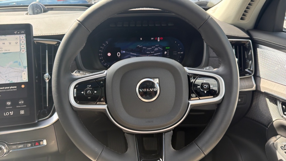 Volvo XC90 2.0 T8 PHEV Ultra Dark 5dr AWD Geartronic Estate - Image 10