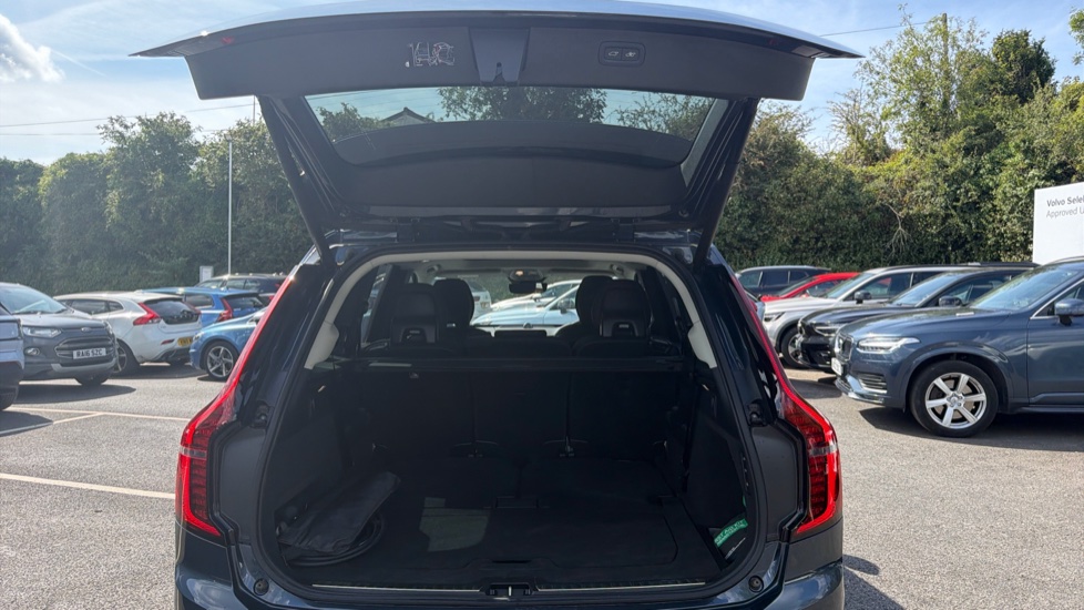 Volvo XC90 2.0 T8 PHEV Ultra Dark 5dr AWD Geartronic Estate - Image 13
