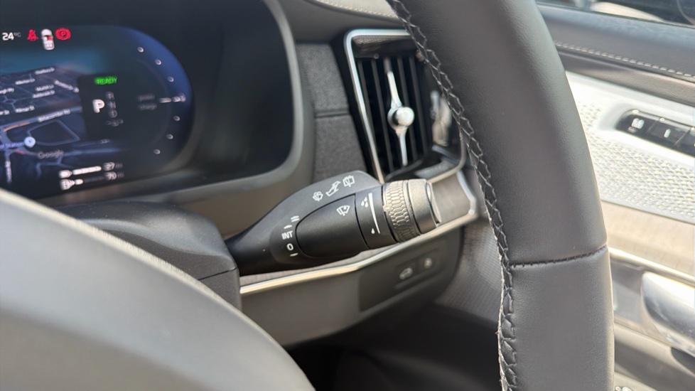 Volvo XC90 2.0 T8 PHEV Ultra Dark 5dr AWD Geartronic Estate - Image 23