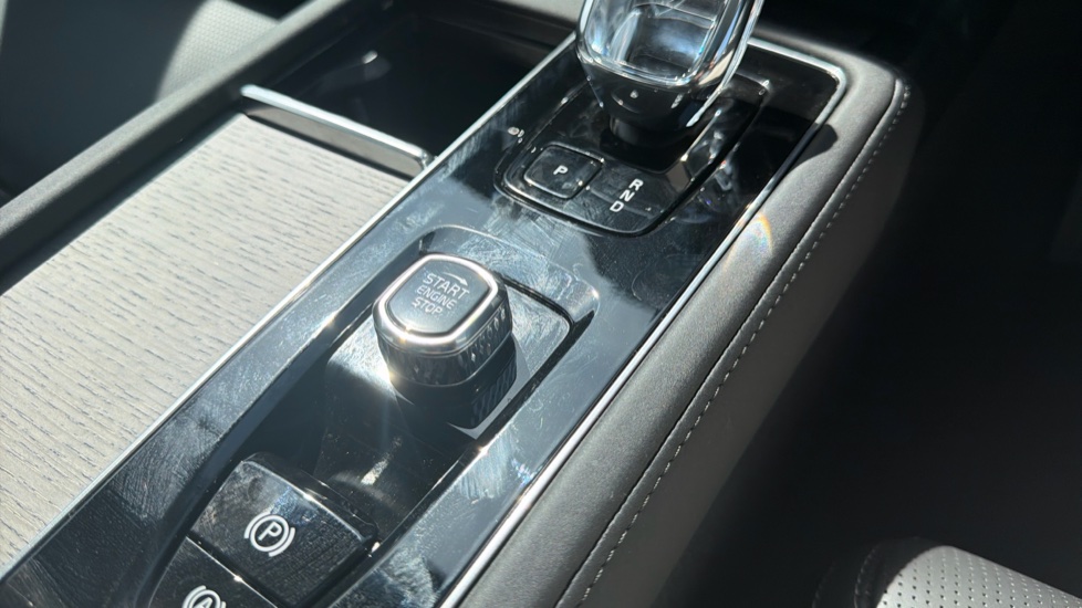 Volvo XC90 2.0 T8 PHEV Ultra Dark 5dr AWD Geartronic Estate - Image 27