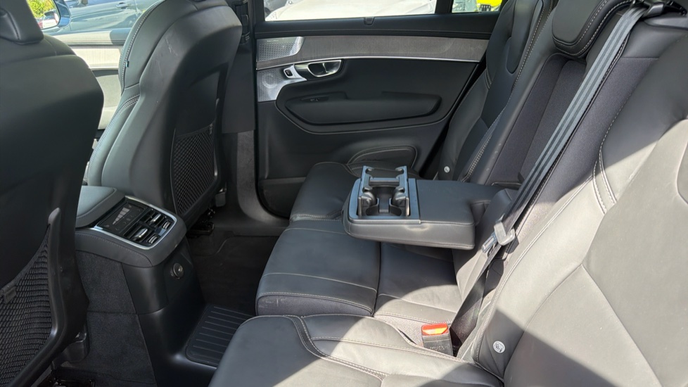 Volvo XC90 2.0 T8 PHEV Ultra Dark 5dr AWD Geartronic Estate - Image 34