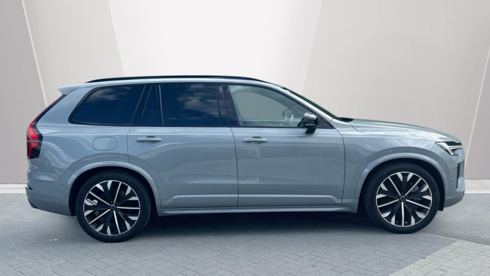 Volvo XC90 2.0 T8 PHEV Ultra Dark 5dr AWD Geartronic Estate - Image 3