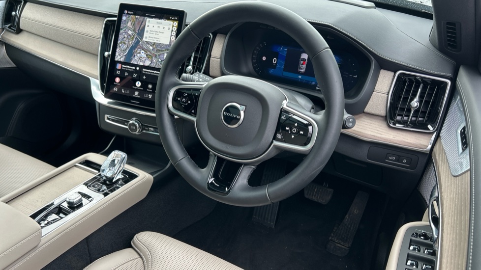 Volvo XC90 2.0 T8 PHEV Ultra Dark 5dr AWD Geartronic Estate - Image 4