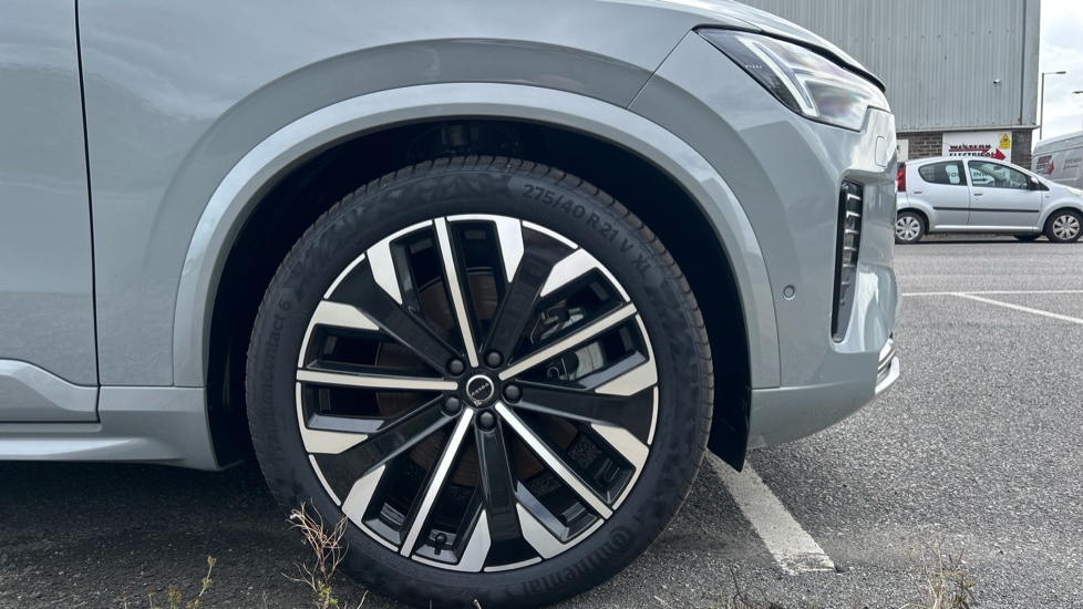 Volvo XC90 2.0 T8 PHEV Ultra Dark 5dr AWD Geartronic Estate - Image 9