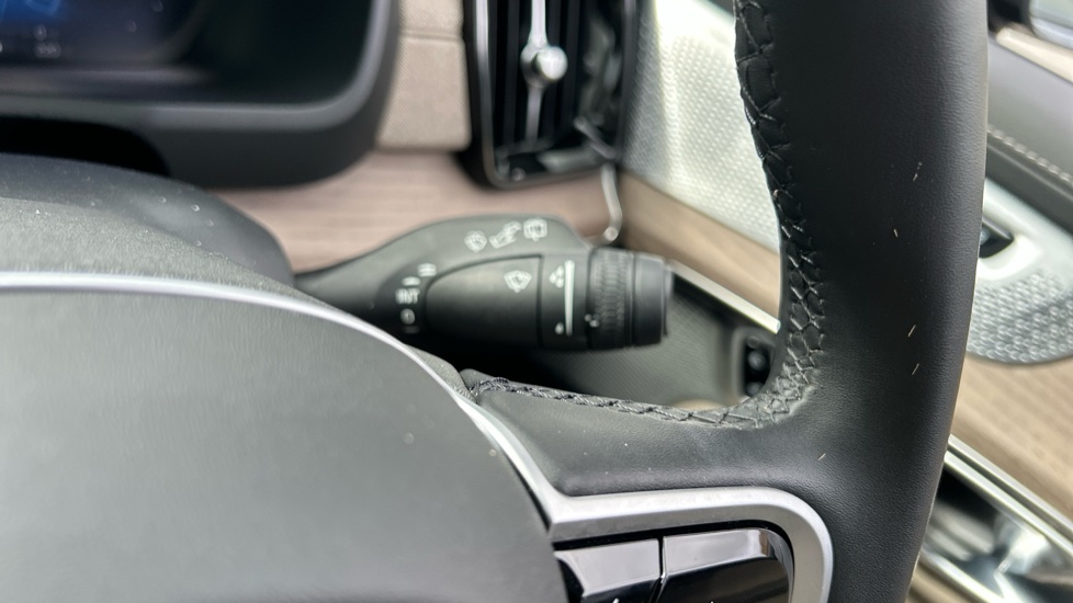 Volvo XC90 2.0 T8 PHEV Ultra Dark 5dr AWD Geartronic Estate - Image 21