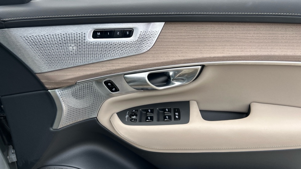Volvo XC90 2.0 T8 PHEV Ultra Dark 5dr AWD Geartronic Estate - Image 26
