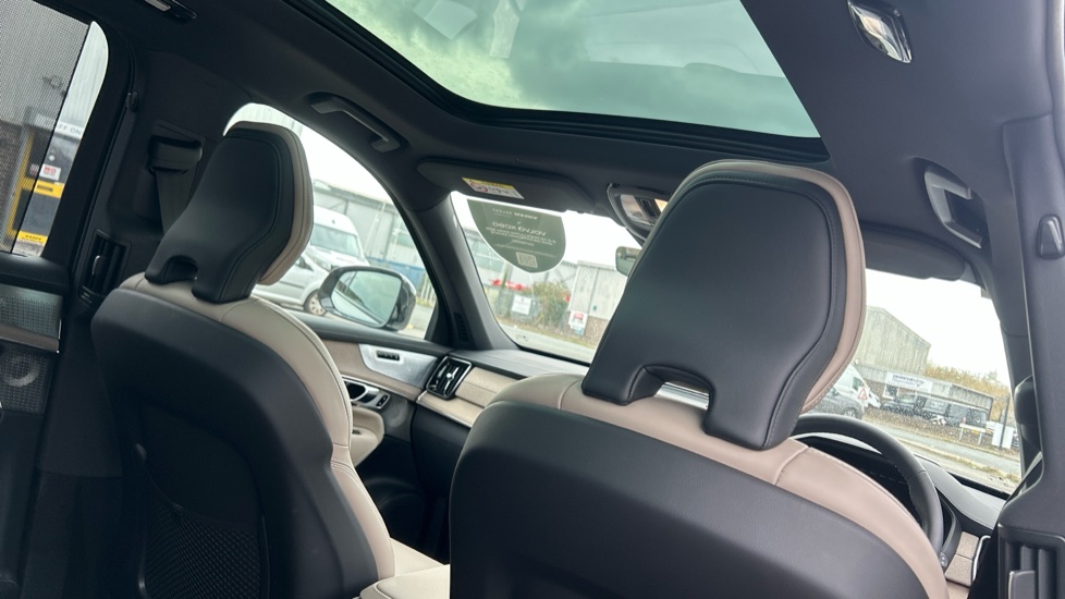 Volvo XC90 2.0 T8 PHEV Ultra Dark 5dr AWD Geartronic Estate - Image 28