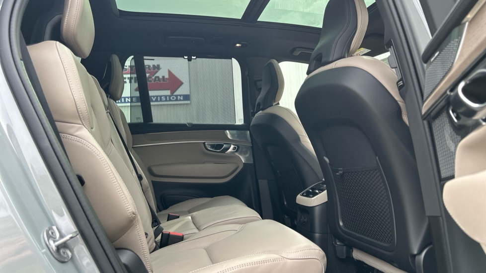 Volvo XC90 2.0 T8 PHEV Ultra Dark 5dr AWD Geartronic Estate - Image 32