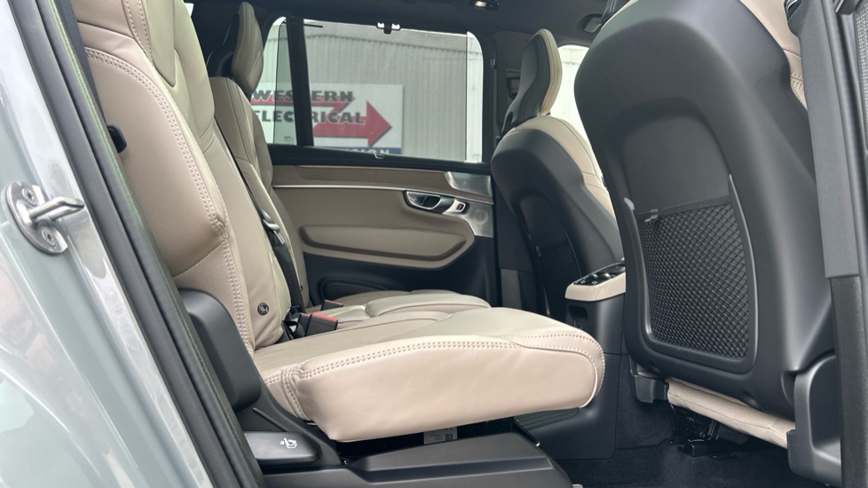Volvo XC90 2.0 T8 PHEV Ultra Dark 5dr AWD Geartronic Estate - Image 35