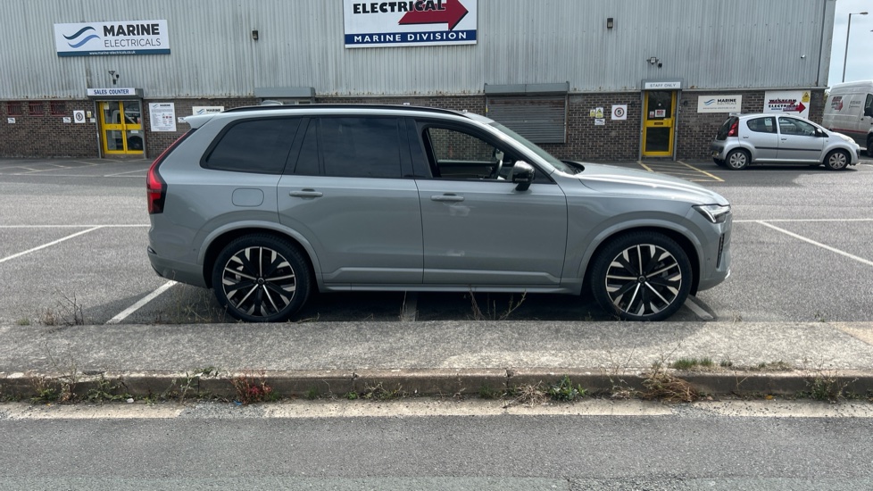 Volvo XC90 2.0 T8 PHEV Ultra Dark 5dr AWD Geartronic Estate - Image 36