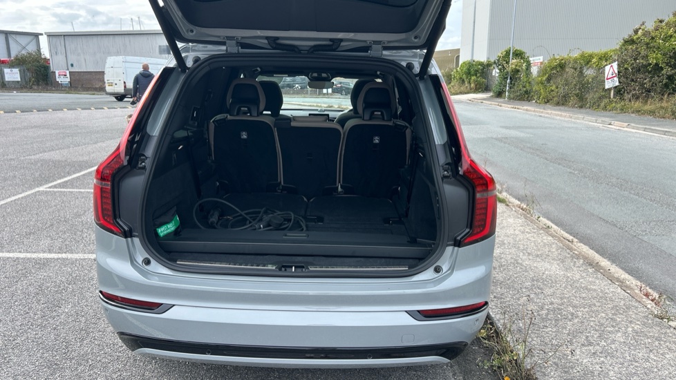 Volvo XC90 2.0 T8 PHEV Ultra Dark 5dr AWD Geartronic Estate - Image 44