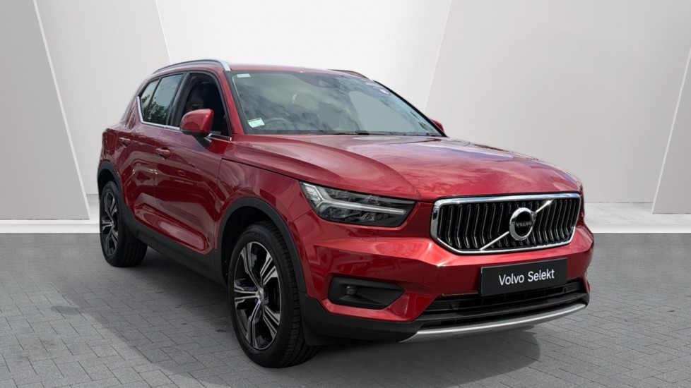 Volvo XC40 2.0 B4P Inscription Pro 5dr Auto [7 speed] Petrol Estate - Image 1