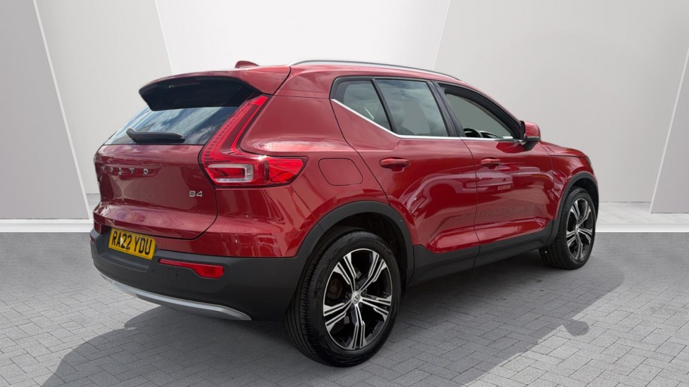 Volvo XC40 2.0 B4P Inscription Pro 5dr Auto [7 speed] Petrol Estate - Image 2