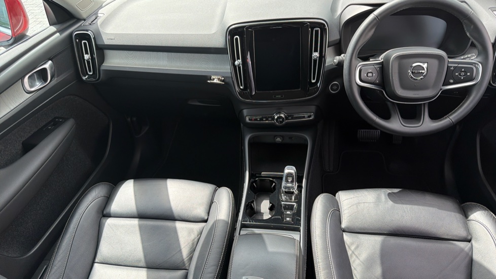 Volvo XC40 2.0 B4P Inscription Pro 5dr Auto [7 speed] Petrol Estate - Image 5