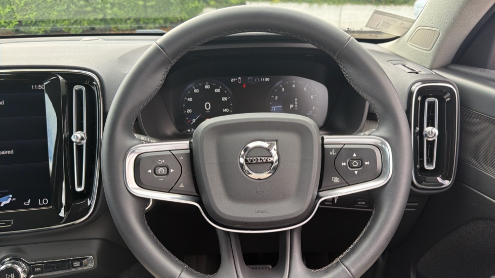 Volvo XC40 2.0 B4P Inscription Pro 5dr Auto [7 speed] Petrol Estate - Image 10