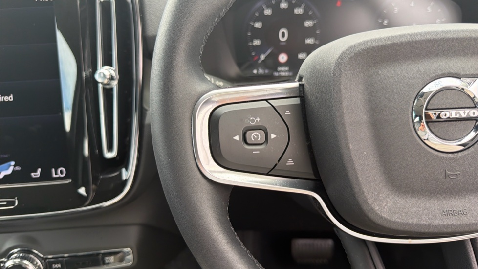 Volvo XC40 2.0 B4P Inscription Pro 5dr Auto [7 speed] Petrol Estate - Image 21