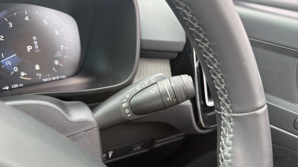 Volvo XC40 2.0 B4P Inscription Pro 5dr Auto [7 speed] Petrol Estate - Image 23